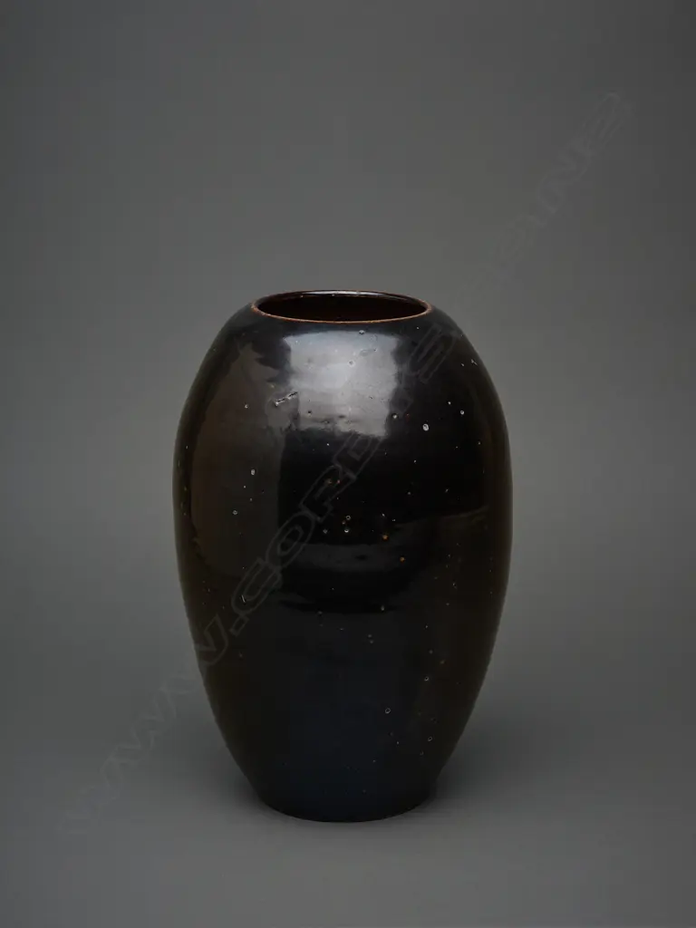 A Len Castle stoneware vase, Image 1++